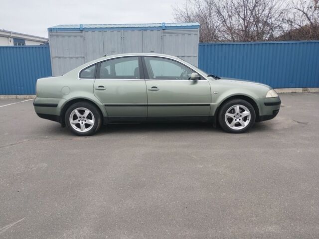 Зеленый Фольксваген Пассат, объемом двигателя 1.8 л и пробегом 266 тыс. км за 5000 $, фото 1 на Automoto.ua