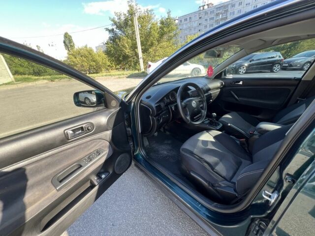 Зеленый Фольксваген Пассат, объемом двигателя 1.8 л и пробегом 382 тыс. км за 3600 $, фото 13 на Automoto.ua