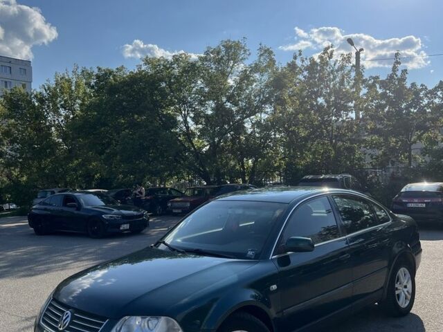 Зеленый Фольксваген Пассат, объемом двигателя 1.8 л и пробегом 382 тыс. км за 3600 $, фото 2 на Automoto.ua