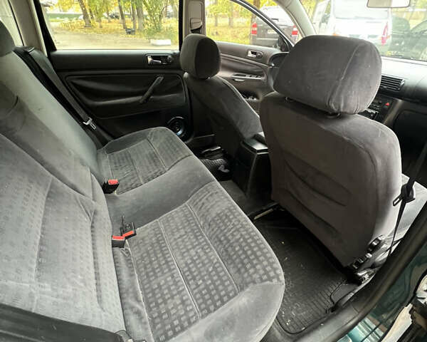 Зеленый Фольксваген Пассат, объемом двигателя 1.8 л и пробегом 382 тыс. км за 4000 $, фото 25 на Automoto.ua