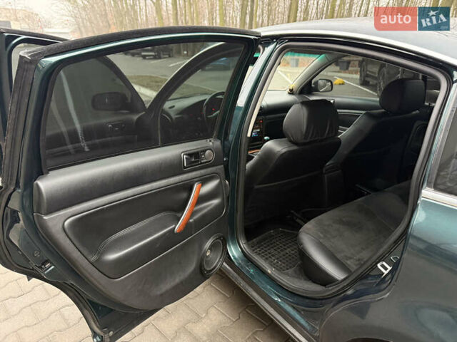 Зелений Фольксваген Пассат, об'ємом двигуна 1.8 л та пробігом 285 тис. км за 4499 $, фото 15 на Automoto.ua