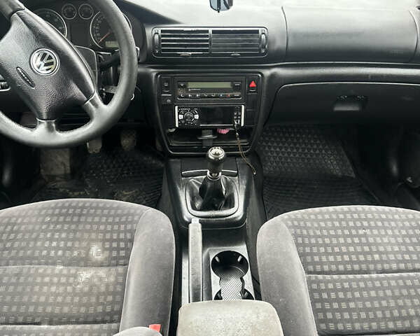 Зелений Фольксваген Пассат, об'ємом двигуна 1.8 л та пробігом 250 тис. км за 3400 $, фото 6 на Automoto.ua