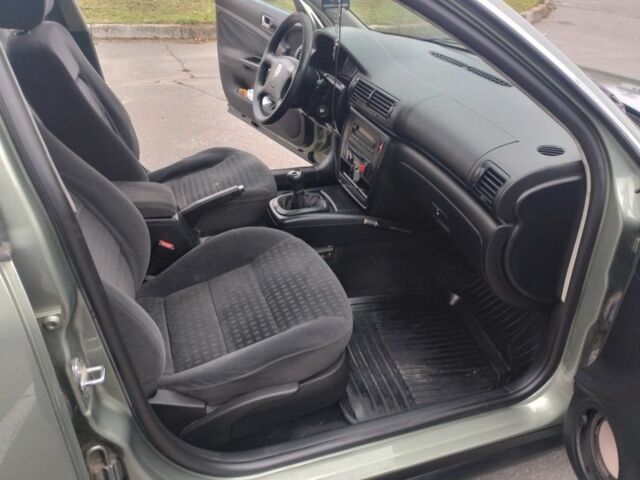 Зеленый Фольксваген Пассат, объемом двигателя 1.8 л и пробегом 266 тыс. км за 5000 $, фото 6 на Automoto.ua