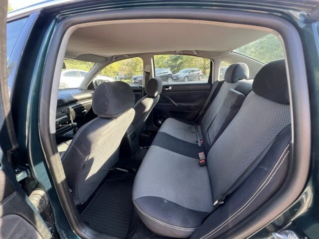 Зеленый Фольксваген Пассат, объемом двигателя 1.8 л и пробегом 382 тыс. км за 3600 $, фото 16 на Automoto.ua