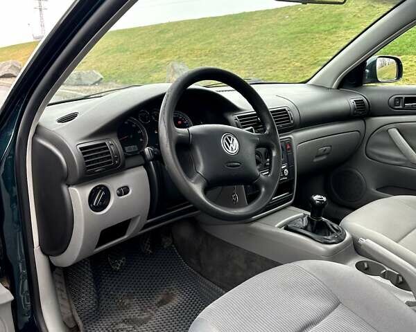 Зеленый Фольксваген Пассат, объемом двигателя 1.6 л и пробегом 329 тыс. км за 4600 $, фото 9 на Automoto.ua