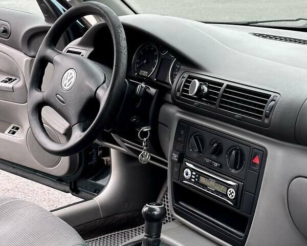 Зеленый Фольксваген Пассат, объемом двигателя 1.6 л и пробегом 329 тыс. км за 4600 $, фото 18 на Automoto.ua