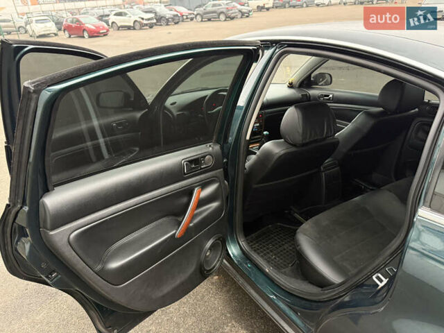 Зелений Фольксваген Пассат, об'ємом двигуна 1.8 л та пробігом 285 тис. км за 4499 $, фото 13 на Automoto.ua