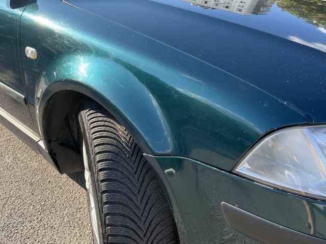 Зеленый Фольксваген Пассат, объемом двигателя 1.8 л и пробегом 382 тыс. км за 3600 $, фото 4 на Automoto.ua