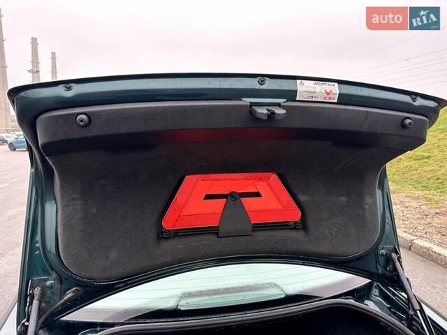 Зеленый Фольксваген Пассат, объемом двигателя 1.6 л и пробегом 329 тыс. км за 4600 $, фото 16 на Automoto.ua