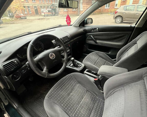 Зеленый Фольксваген Пассат, объемом двигателя 1.8 л и пробегом 382 тыс. км за 4000 $, фото 28 на Automoto.ua