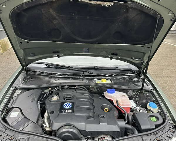 Зеленый Фольксваген Пассат, объемом двигателя 1.9 л и пробегом 270 тыс. км за 5066 $, фото 8 на Automoto.ua