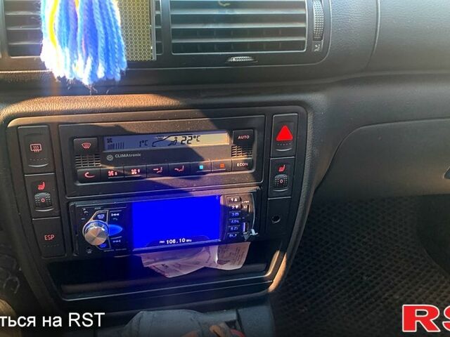 Зеленый Фольксваген Пассат, объемом двигателя 2.5 л и пробегом 325 тыс. км за 4750 $, фото 6 на Automoto.ua