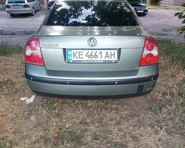 Зеленый Фольксваген Пассат, объемом двигателя 1.6 л и пробегом 300 тыс. км за 4700 $, фото 2 на Automoto.ua