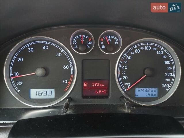 Зелений Фольксваген Пассат, об'ємом двигуна 1.6 л та пробігом 252 тис. км за 4900 $, фото 12 на Automoto.ua