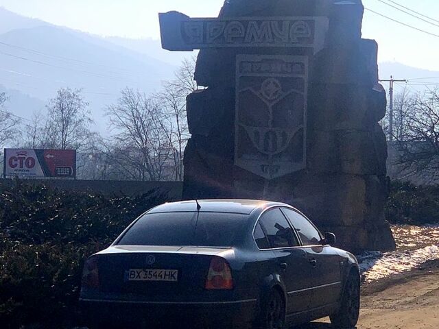 Зеленый Фольксваген Пассат, объемом двигателя 2.5 л и пробегом 325 тыс. км за 4750 $, фото 1 на Automoto.ua