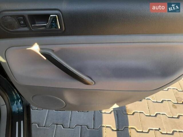 Зелений Фольксваген Пассат, об'ємом двигуна 1.6 л та пробігом 254 тис. км за 4799 $, фото 25 на Automoto.ua
