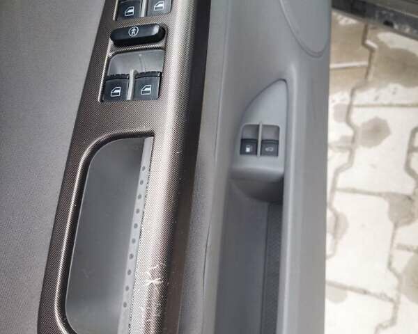 Зелений Фольксваген Пассат, об'ємом двигуна 1.6 л та пробігом 252 тис. км за 4900 $, фото 2 на Automoto.ua