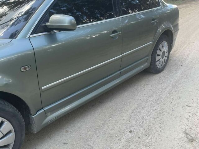 Зеленый Фольксваген Пассат, объемом двигателя 9 л и пробегом 300 тыс. км за 2250 $, фото 2 на Automoto.ua