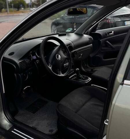 Зелений Фольксваген Пассат, об'ємом двигуна 1.6 л та пробігом 202 тис. км за 4399 $, фото 7 на Automoto.ua