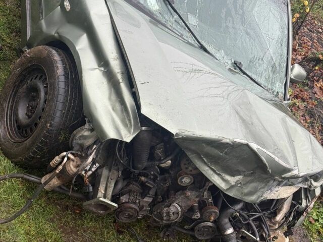 Зеленый Фольксваген Пассат, объемом двигателя 0 л и пробегом 200 тыс. км за 950 $, фото 2 на Automoto.ua