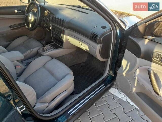 Зелений Фольксваген Пассат, об'ємом двигуна 1.6 л та пробігом 254 тис. км за 4799 $, фото 24 на Automoto.ua