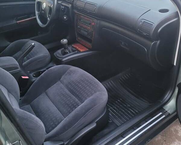 Зеленый Фольксваген Пассат, объемом двигателя 1.8 л и пробегом 299 тыс. км за 4700 $, фото 13 на Automoto.ua