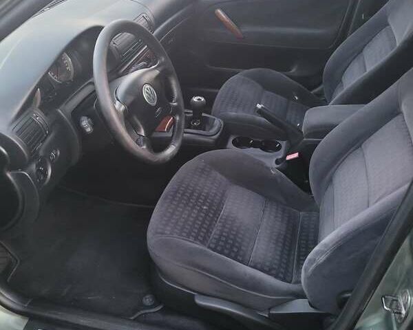 Зеленый Фольксваген Пассат, объемом двигателя 1.8 л и пробегом 299 тыс. км за 4700 $, фото 11 на Automoto.ua