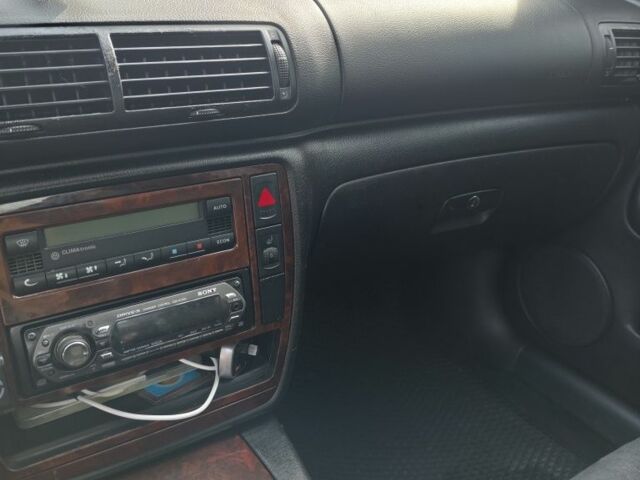 Зеленый Фольксваген Пассат, объемом двигателя 1.8 л и пробегом 351 тыс. км за 4000 $, фото 9 на Automoto.ua