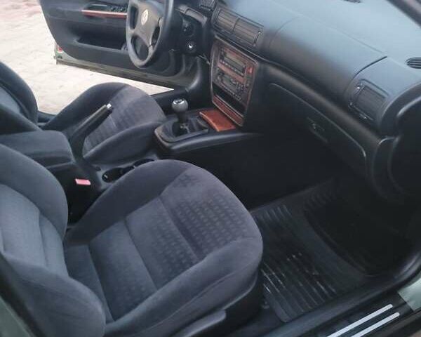 Зеленый Фольксваген Пассат, объемом двигателя 1.8 л и пробегом 299 тыс. км за 4700 $, фото 8 на Automoto.ua