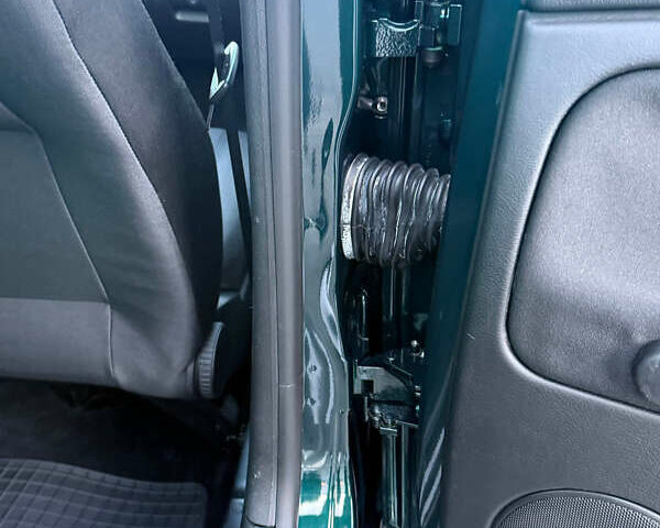 Зелений Фольксваген Пассат, об'ємом двигуна 1.6 л та пробігом 164 тис. км за 6499 $, фото 70 на Automoto.ua