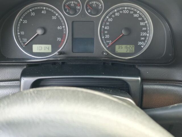 Зеленый Фольксваген Пассат, объемом двигателя 1.8 л и пробегом 351 тыс. км за 4000 $, фото 6 на Automoto.ua