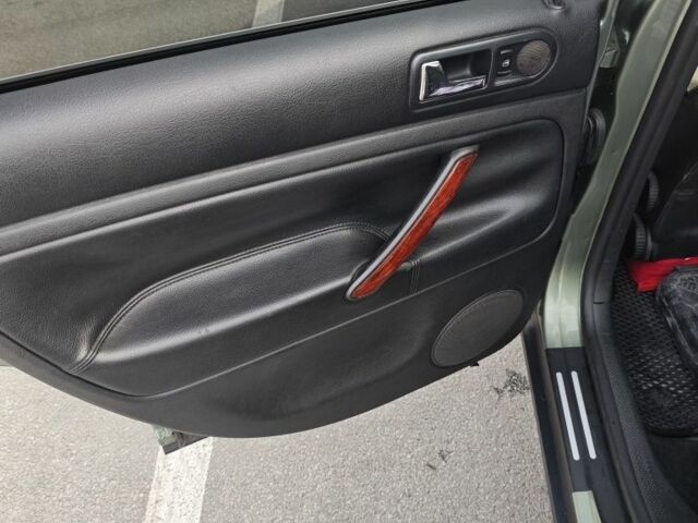 Зеленый Фольксваген Пассат, объемом двигателя 1.8 л и пробегом 351 тыс. км за 4000 $, фото 8 на Automoto.ua