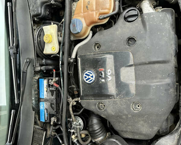 Зеленый Фольксваген Пассат, объемом двигателя 2.5 л и пробегом 273 тыс. км за 3899 $, фото 18 на Automoto.ua