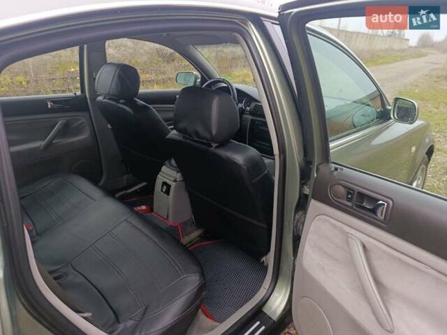 Зеленый Фольксваген Пассат, объемом двигателя 1.78 л и пробегом 280 тыс. км за 3600 $, фото 5 на Automoto.ua