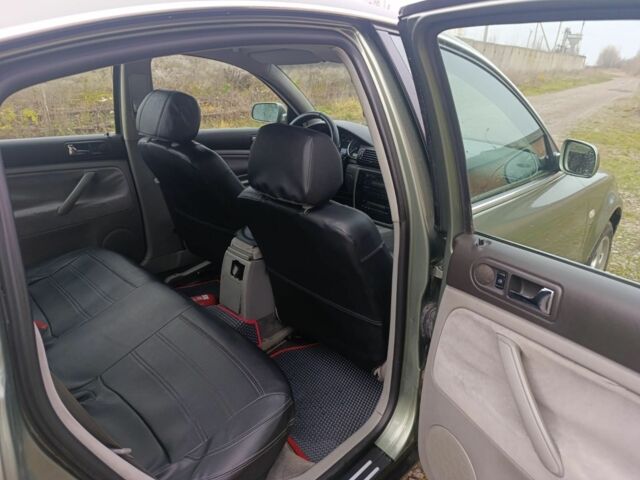 Зеленый Фольксваген Пассат, объемом двигателя 1.8 л и пробегом 270 тыс. км за 3600 $, фото 7 на Automoto.ua