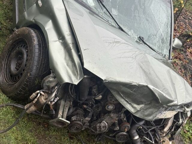 Зелений Фольксваген Пассат, об'ємом двигуна 1.9 л та пробігом 250 тис. км за 926 $, фото 3 на Automoto.ua