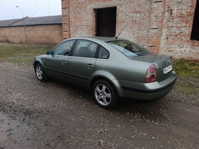 Зеленый Фольксваген Пассат, объемом двигателя 1.8 л и пробегом 270 тыс. км за 3600 $, фото 1 на Automoto.ua