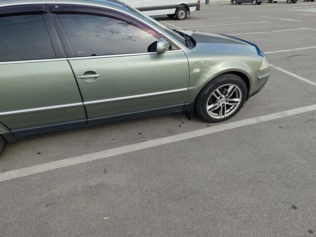 Зеленый Фольксваген Пассат, объемом двигателя 1.8 л и пробегом 351 тыс. км за 4000 $, фото 4 на Automoto.ua