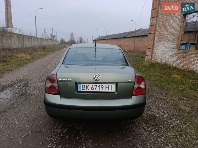 Зеленый Фольксваген Пассат, объемом двигателя 1.78 л и пробегом 280 тыс. км за 3600 $, фото 1 на Automoto.ua