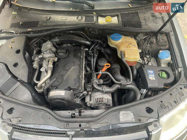 Зелений Фольксваген Пассат, об'ємом двигуна 2 л та пробігом 250 тис. км за 4100 $, фото 8 на Automoto.ua