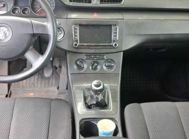 Зеленый Фольксваген Пассат, объемом двигателя 0 л и пробегом 327 тыс. км за 2700 $, фото 2 на Automoto.ua