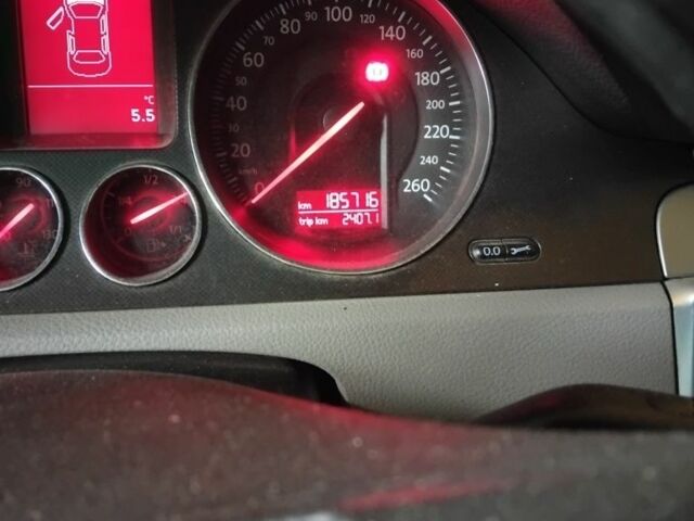 Зеленый Фольксваген Пассат, объемом двигателя 2 л и пробегом 185 тыс. км за 5000 $, фото 3 на Automoto.ua