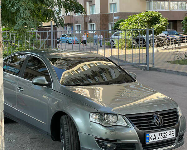 Зеленый Фольксваген Пассат, объемом двигателя 2 л и пробегом 203 тыс. км за 7400 $, фото 4 на Automoto.ua