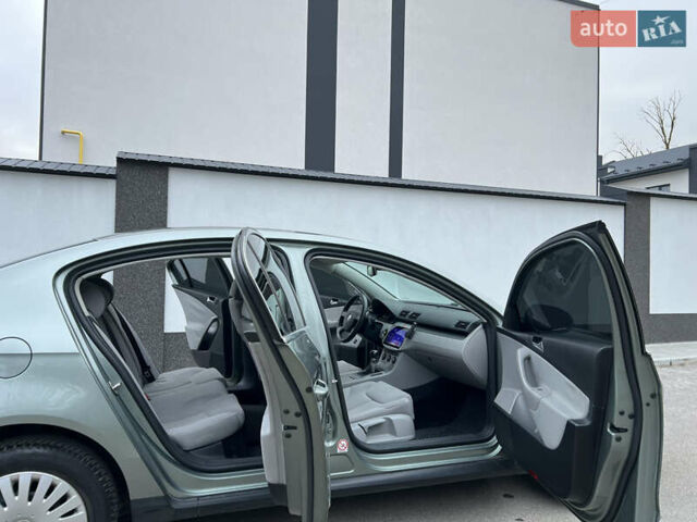 Зелений Фольксваген Пассат, об'ємом двигуна 2 л та пробігом 186 тис. км за 5199 $, фото 95 на Automoto.ua