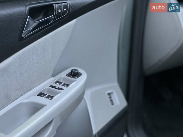 Зелений Фольксваген Пассат, об'ємом двигуна 2 л та пробігом 186 тис. км за 5199 $, фото 86 на Automoto.ua