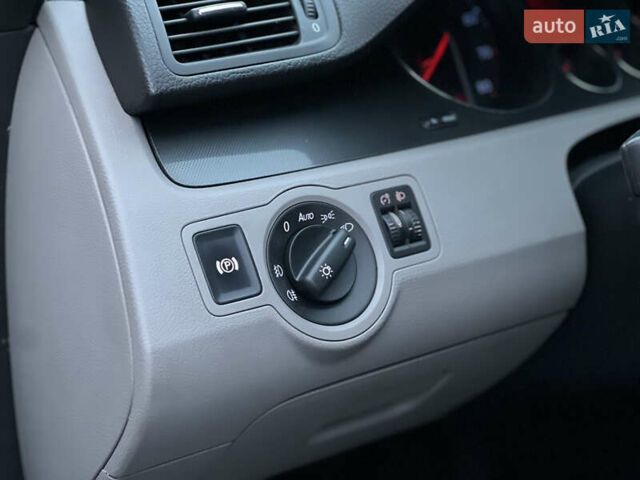 Зелений Фольксваген Пассат, об'ємом двигуна 2 л та пробігом 186 тис. км за 5199 $, фото 85 на Automoto.ua