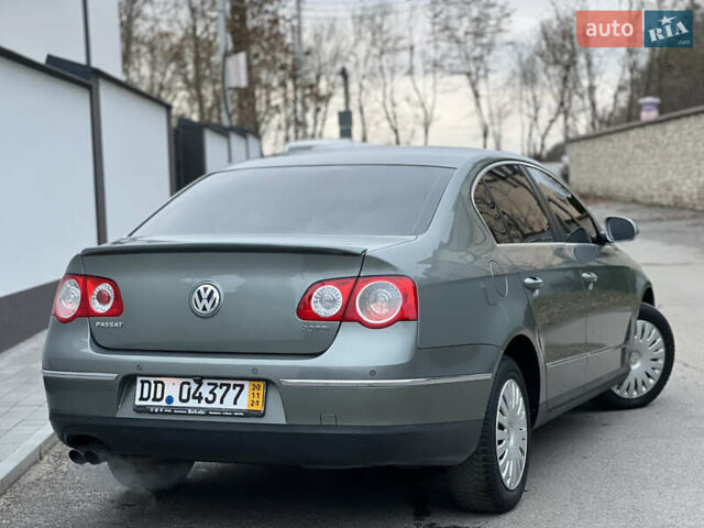 Зелений Фольксваген Пассат, об'ємом двигуна 2 л та пробігом 186 тис. км за 5199 $, фото 52 на Automoto.ua