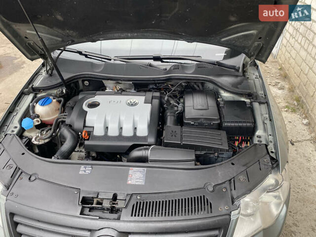 Зеленый Фольксваген Пассат, объемом двигателя 2 л и пробегом 203 тыс. км за 7400 $, фото 2 на Automoto.ua