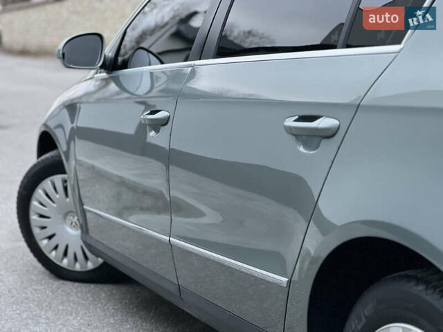 Зелений Фольксваген Пассат, об'ємом двигуна 2 л та пробігом 186 тис. км за 5199 $, фото 62 на Automoto.ua