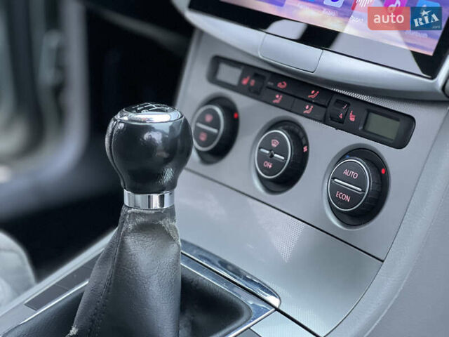 Зелений Фольксваген Пассат, об'ємом двигуна 2 л та пробігом 186 тис. км за 5199 $, фото 74 на Automoto.ua